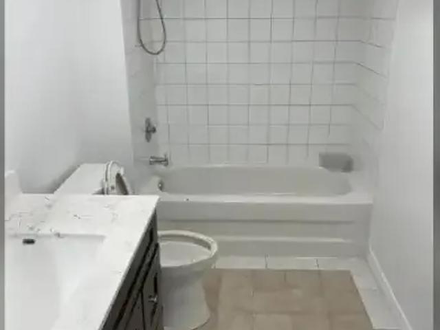 2 Bedroom House Ajax ON 103011875