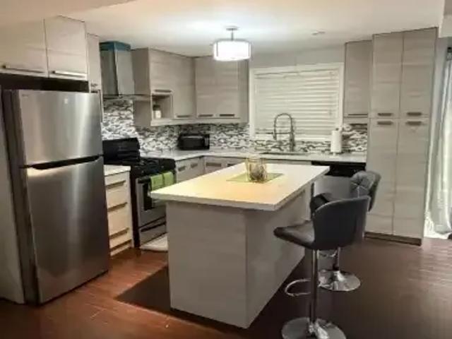 2 Bedroom House Ajax ON 104292296
