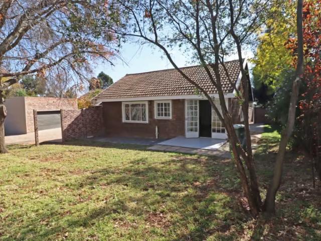 2 Bedroom House Bryanston Bryanston 103403801