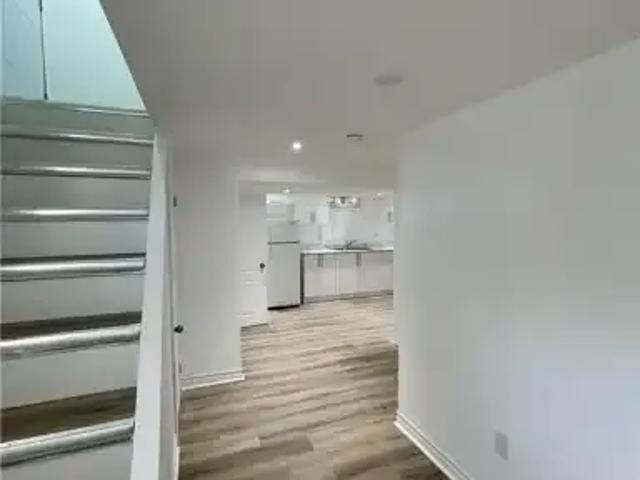 2 Bedroom House Burlington ON 102578730