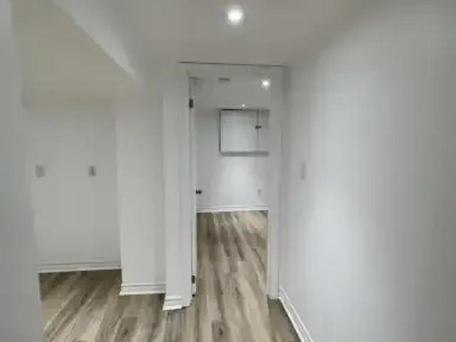 2 Bedroom House Burlington ON 102578732