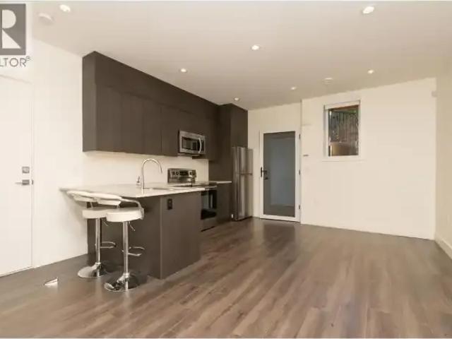 2 Bedroom House Burnaby BC 100443455