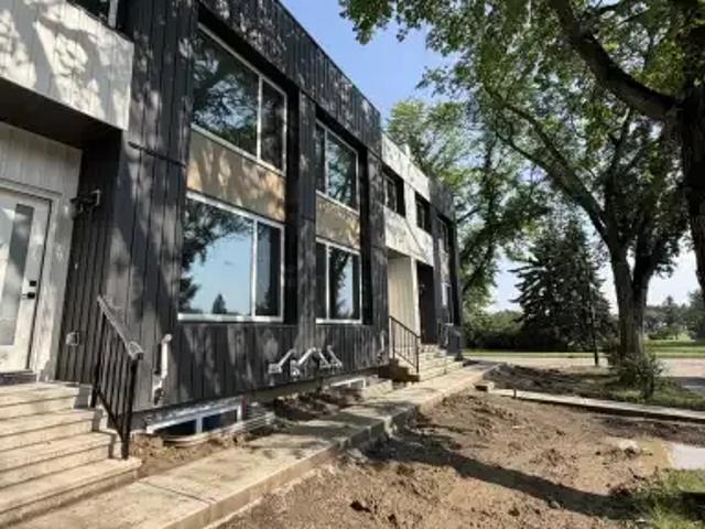 2 Bedroom House Edmonton AB 104957271