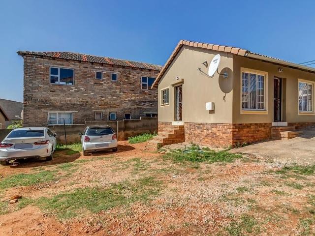 2 Bedroom House For Sale in Cosmo City