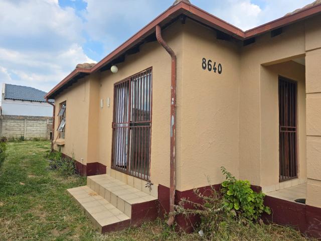 2 Bedroom House For Sale in Cosmo City