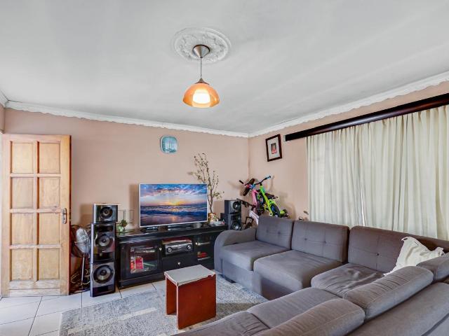 2 Bedroom House For Sale in Cosmo City