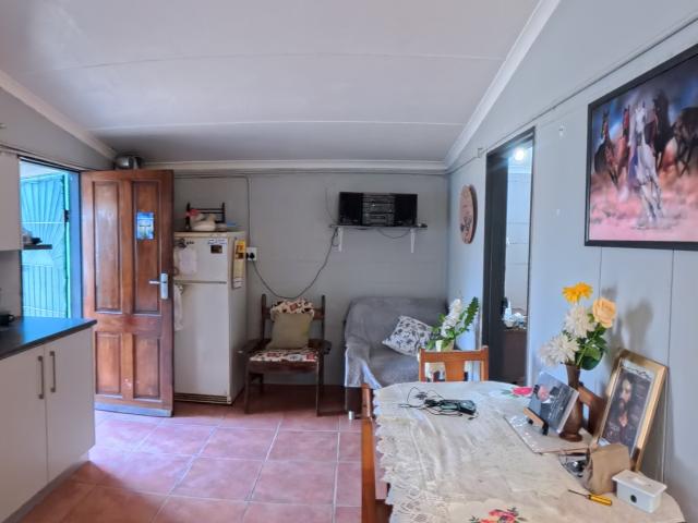 2 Bedroom House For Sale in Chatsworth