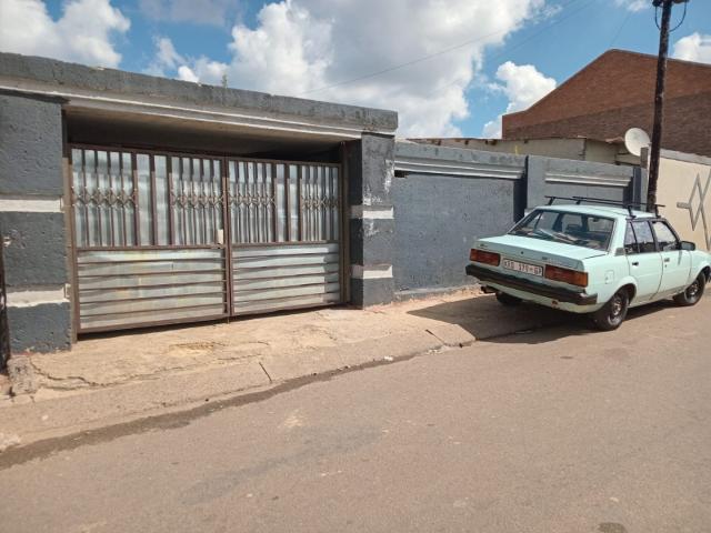 2 Bedroom House For Sale in Chiawelo