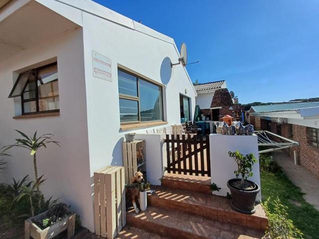2 Bedroom House For Sale in Cintsa West