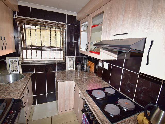 2 Bedroom House For Sale in Crystal Park