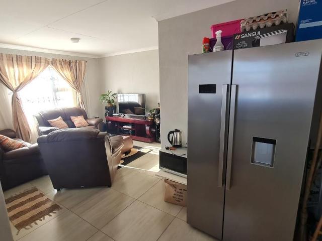 2 Bedroom House For Sale in Crystal Park