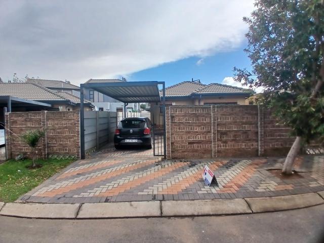 2 Bedroom House For Sale in Albertsdal