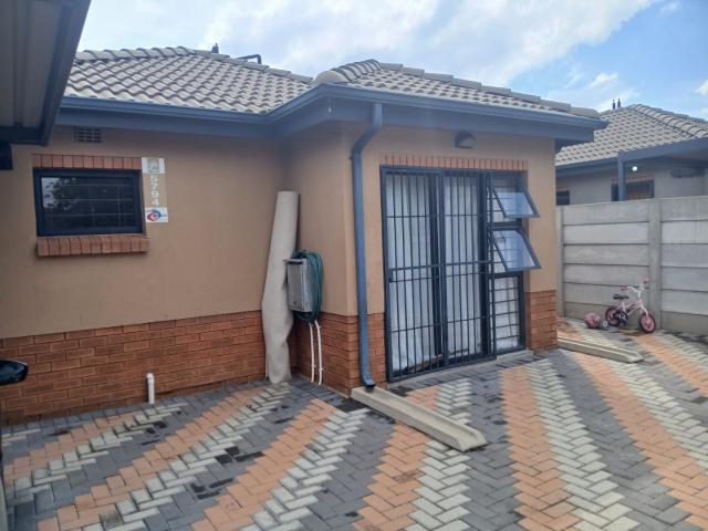 2 Bedroom House For Sale in Albertsdal