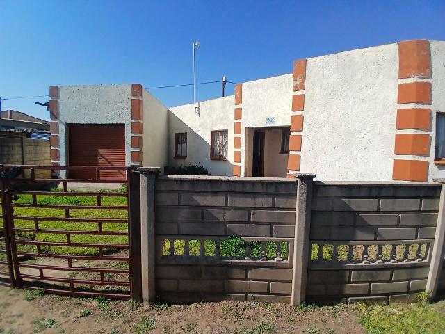 2 Bedroom House For Sale in Bophelong