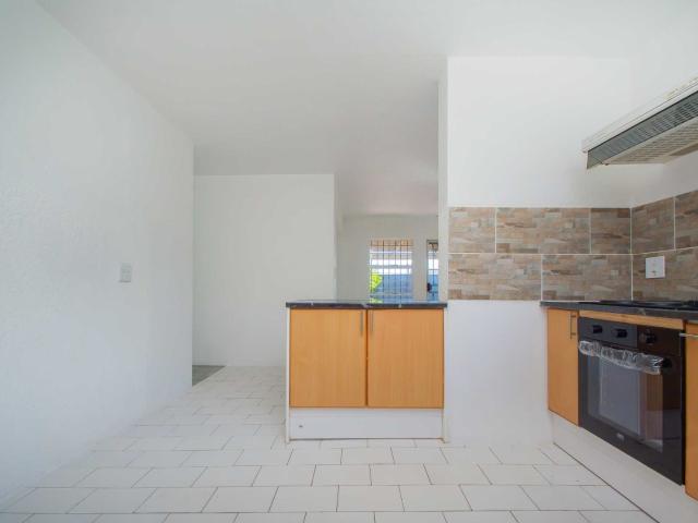 2 Bedroom House For Sale in Bromhof