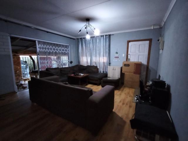 2 Bedroom House For Sale in Geelhoutpark