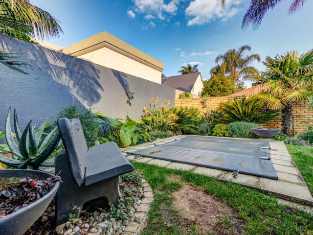 2 Bedroom House For Sale in Glen Erasmia