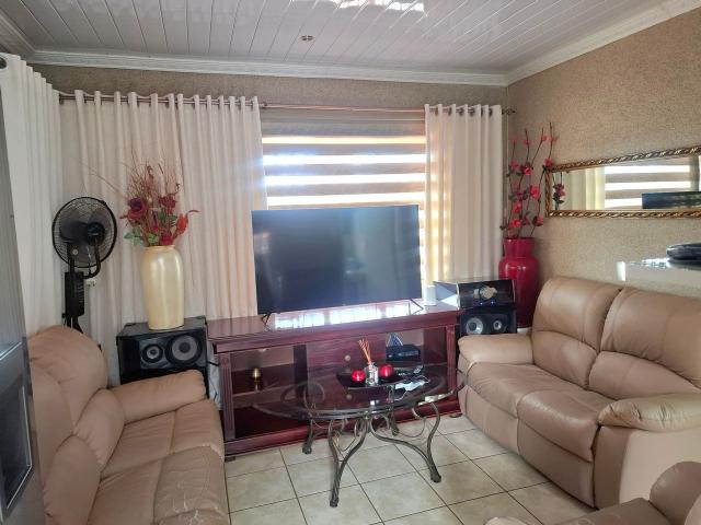 2 Bedroom House For Sale in Glen Harvie