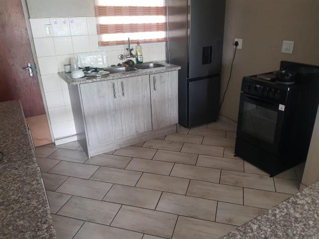 2 Bedroom House For Sale in Die Heuwel