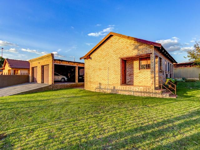 2 Bedroom House For Sale in Esther Park