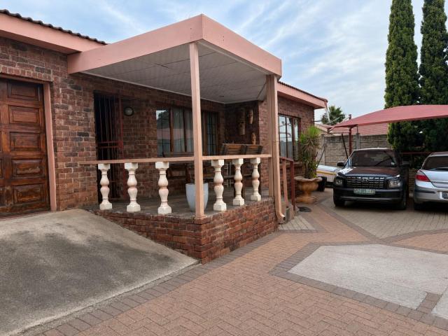 2 Bedroom House For Sale in Fleurdal