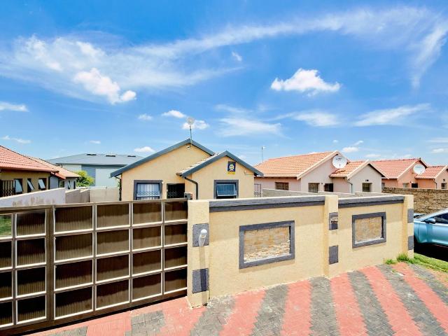 2 Bedroom House Sold in Fleurhof