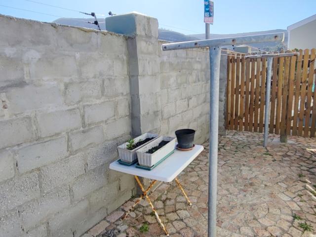 2 Bedroom House For Sale in Franskraal