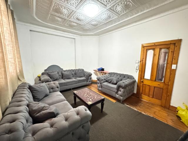 2 Bedroom House For Sale in Kensington