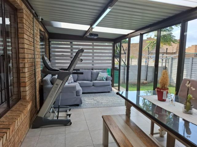2 Bedroom House For Sale in Kibler Park