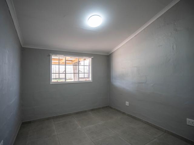 2 Bedroom House For Sale in Kingswood