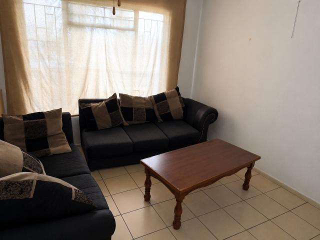 2 Bedroom House For Sale in Oos Einde