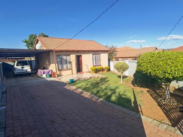 2 Bedroom house for sale in Lotus Gardens, Pretoria