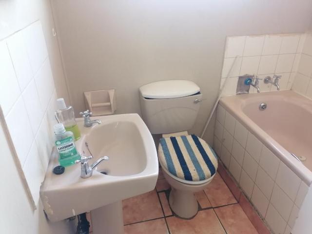 2 Bedroom house for sale in Lourierpark, Bloemfontein