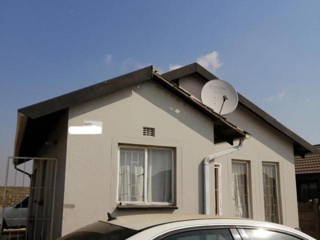 2 Bedroom House For Sale in Lakeside
