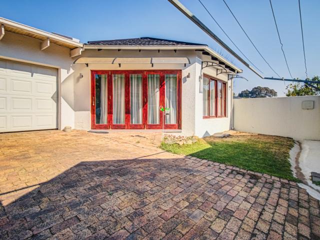 2 Bedroom House For Sale in Lakeside