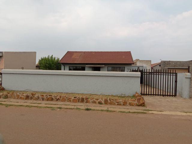 2 Bedroom House For Sale in Lakeside