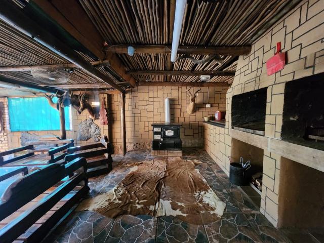 2 Bedroom House For Sale in Leeupoort