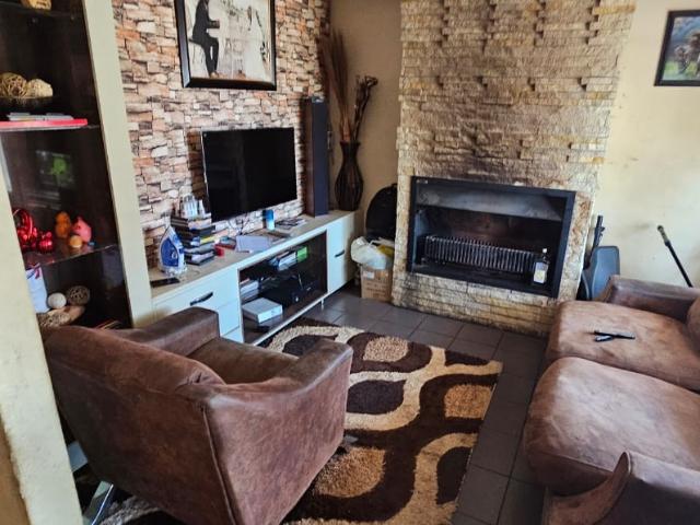2 Bedroom House For Sale in Lydenburg