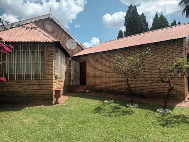 2 Bedroom House For Sale in Model Park
