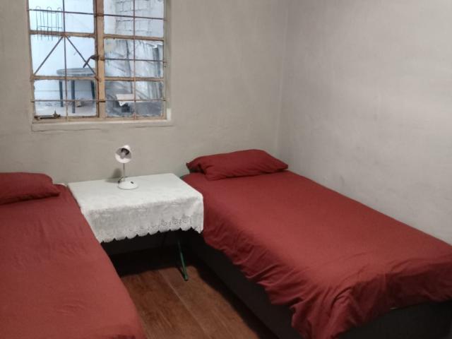2 Bedroom House For Sale in Montclair