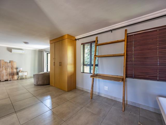 2 Bedroom House For Sale in Menlo Park