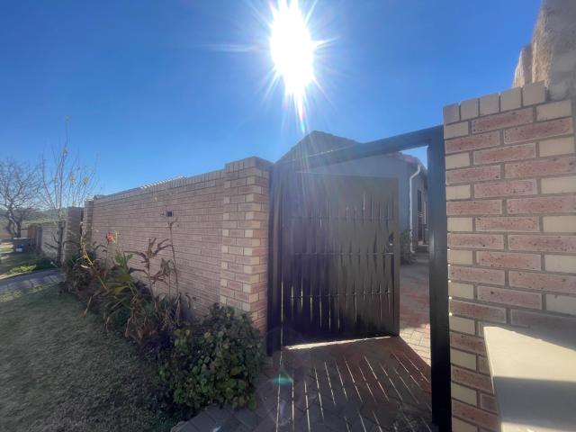 2 Bedroom House For Sale in Naturena
