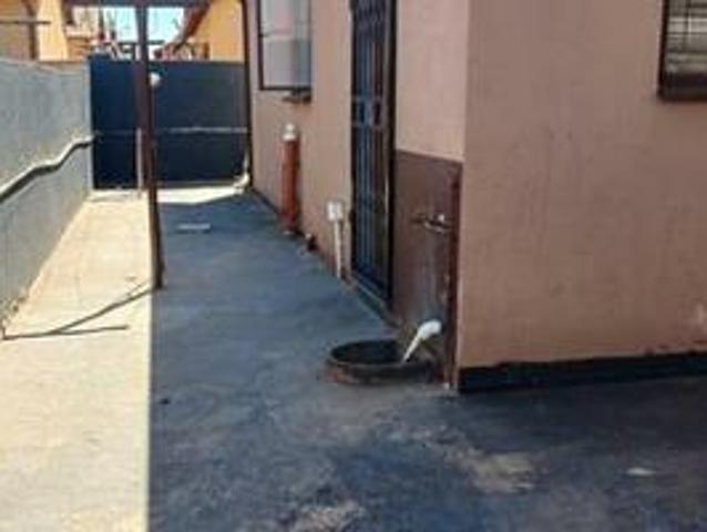 2 Bedroom House for Sale in Soshanguve Vv