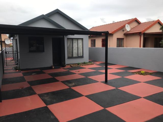 2 Bedroom House For Sale in Soshanguve VV