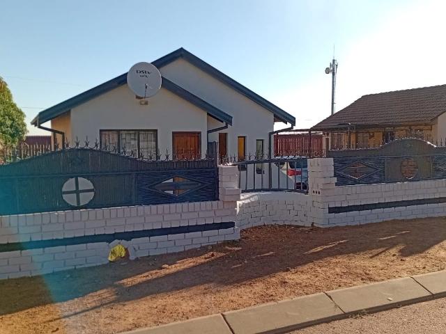 2 Bedroom House For Sale in Soshanguve WW