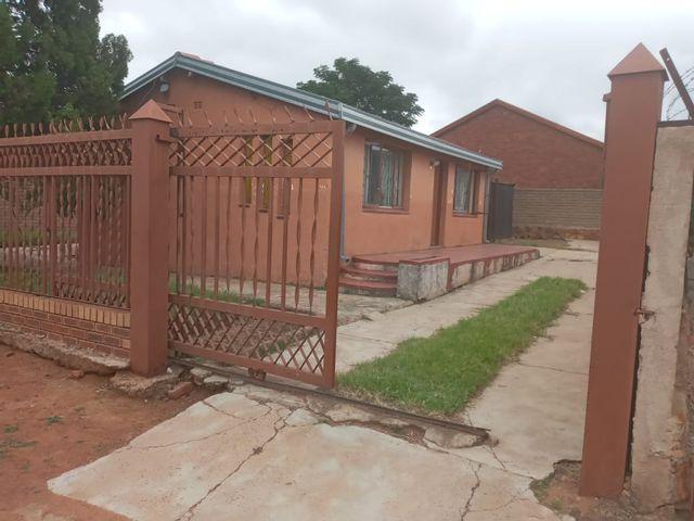 2 Bedroom House For Sale in Soshanguve G