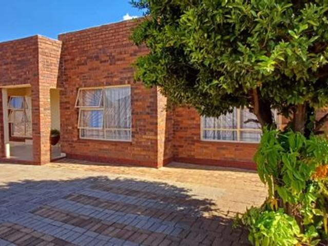 2 Bedroom House For Sale in Soshanguve HH