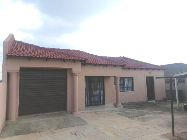 2 Bedroom House For Sale in Savanna City