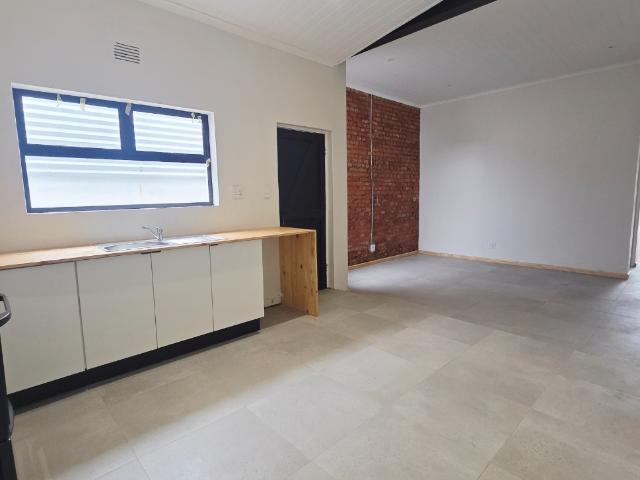 2 Bedroom House For Sale in Salt River