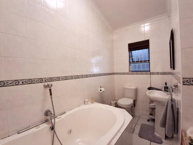 2 Bedroom House For Sale in Sunningdale